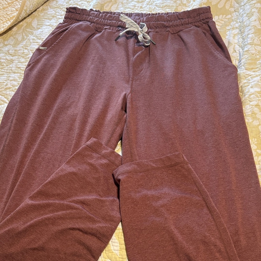 Vuori Men's Burgundy Jogger Sweatpants with Drawstring